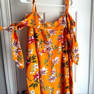 2Xl yellow floral jumper 🌼